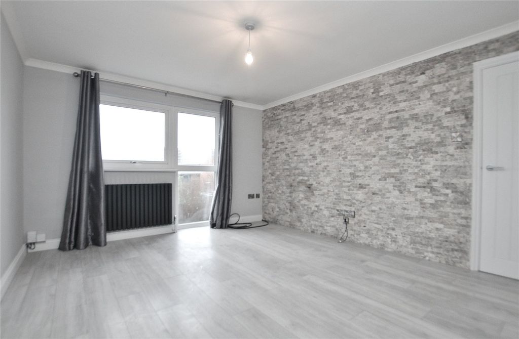 Property photo 3 of 6 Picture No. 14