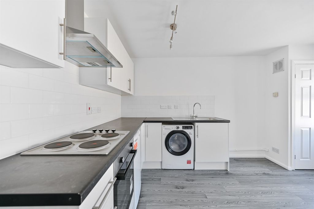 Property photo 2 of 7 Kitchen