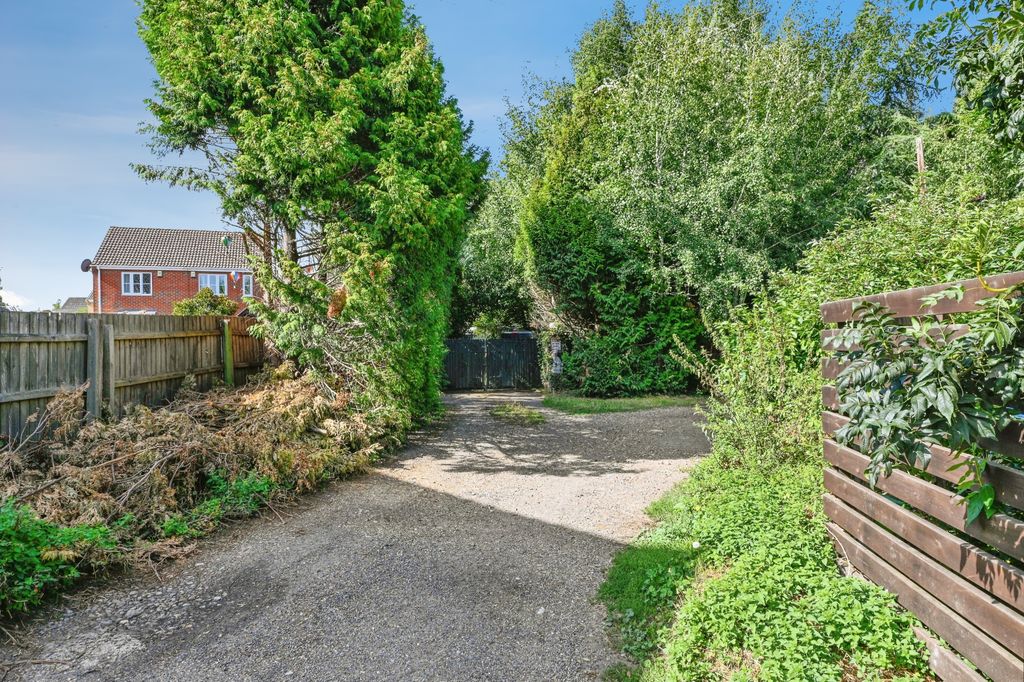 Property photo 2 of 20 Picea032