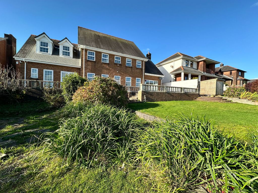 Property photo 2 of 30