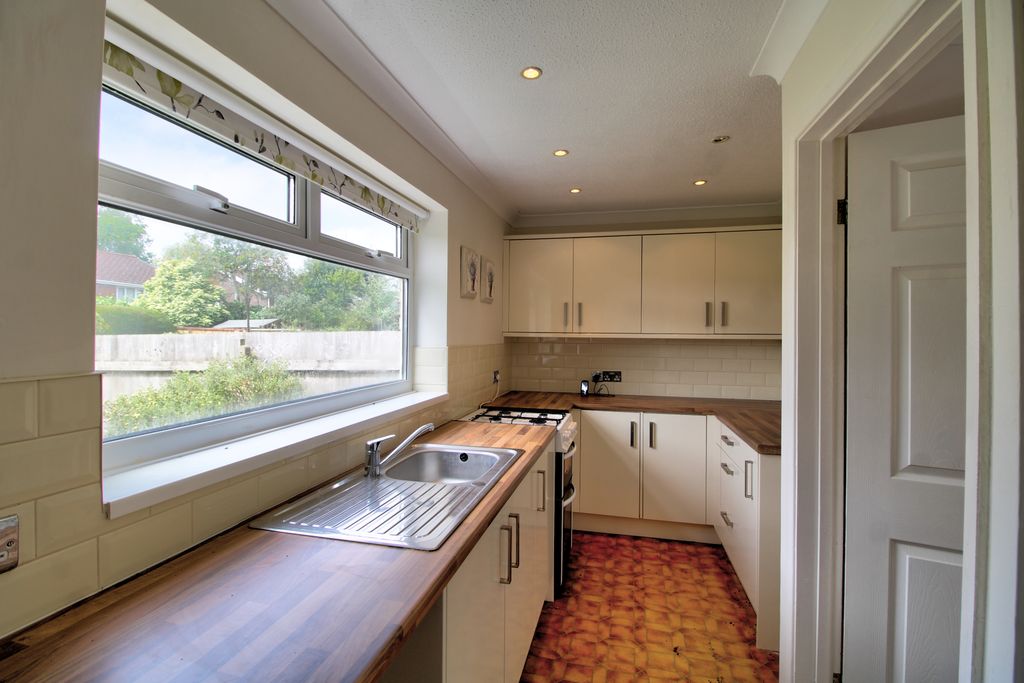 Property photo 3 of 12 Img_2218_19_20_Interior 4