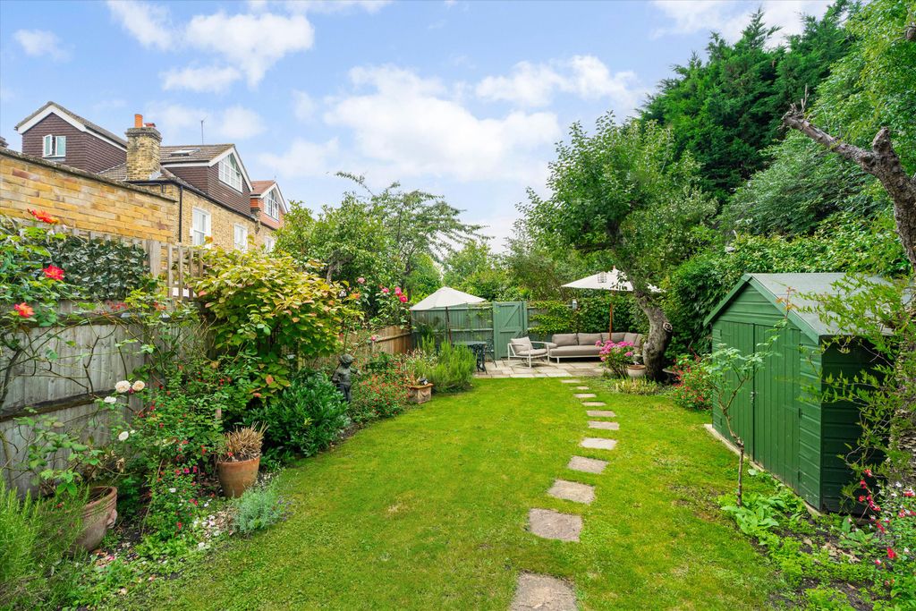 Property photo 2 of 18 Image