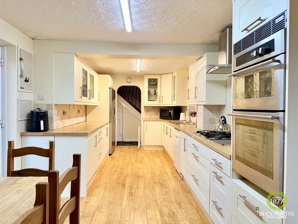 Property photo 2 of 21