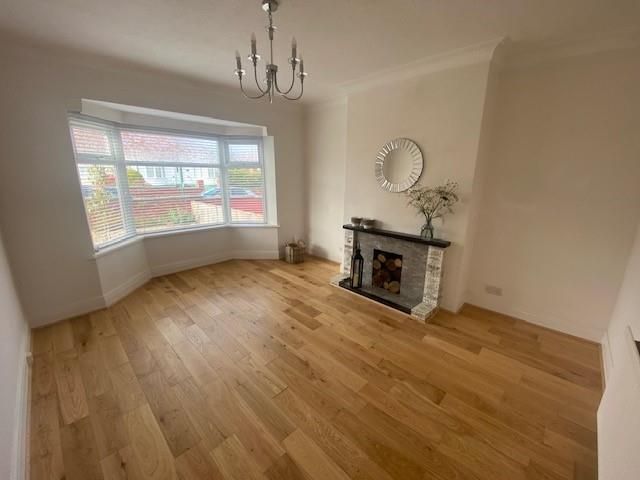Property photo 2 of 13 1A Lisle Road Lounge.Jpg