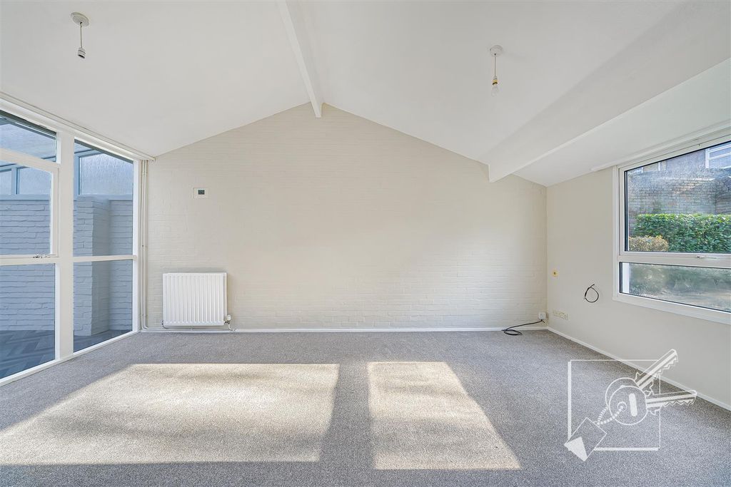 Property photo 2 of 20 Living Room