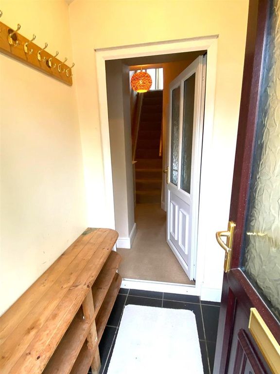 Property photo 3 of 14 Entrance Hall