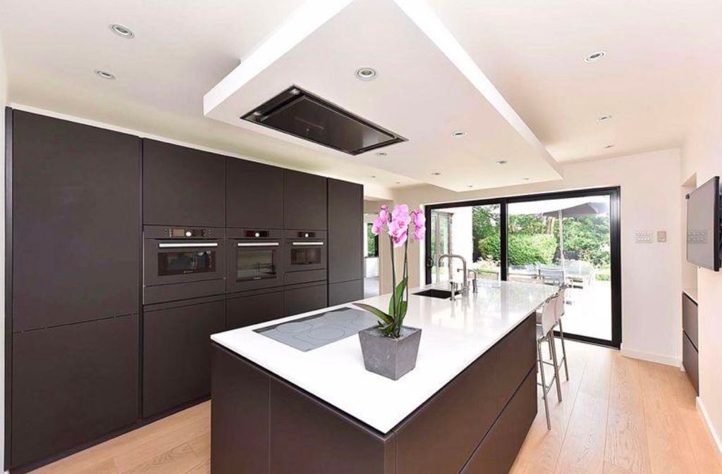 Property photo 1 of 3