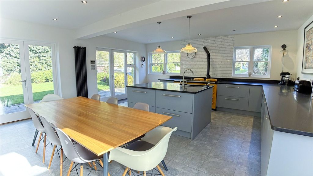 Property photo 3 of 15 Kitchen/Dining Room