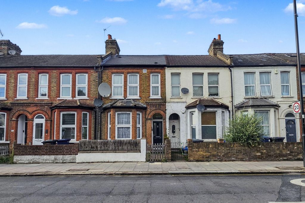 Property photo 2 of 9 47B Popes Lane, Ealing, London W5 4Nu