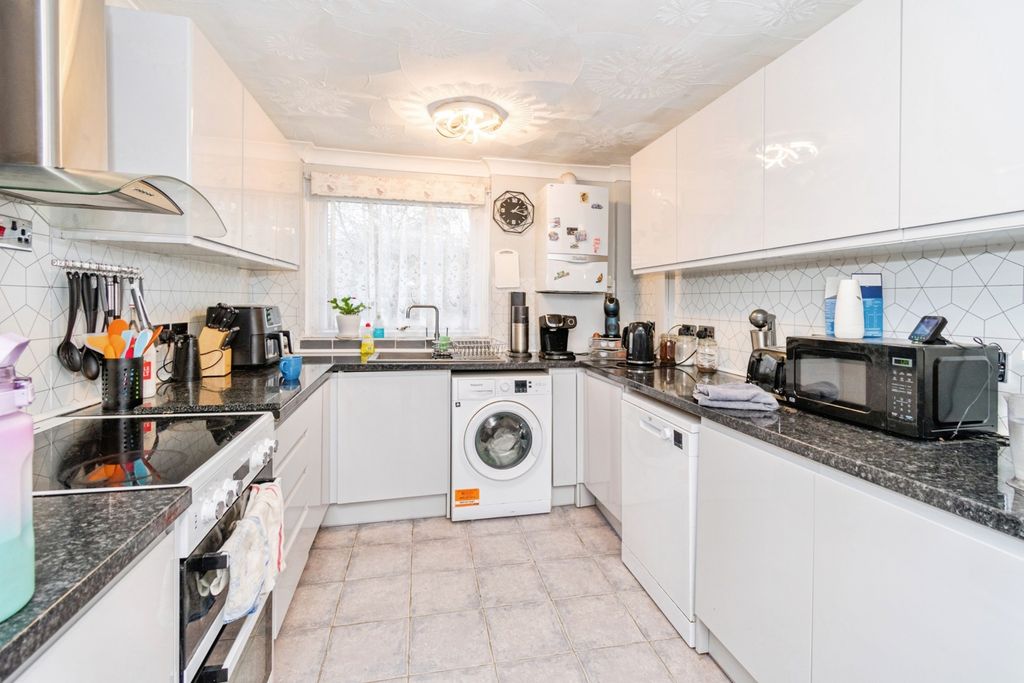 Property photo 3 of 18 Pbox-Img.Jpg