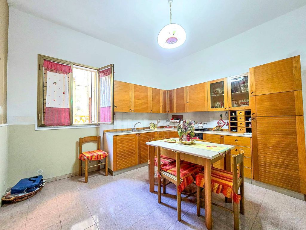 Property photo 3 of 27