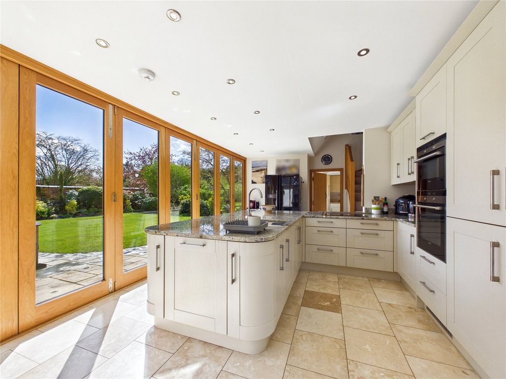 Property photo 3 of 43 Picture No. 10