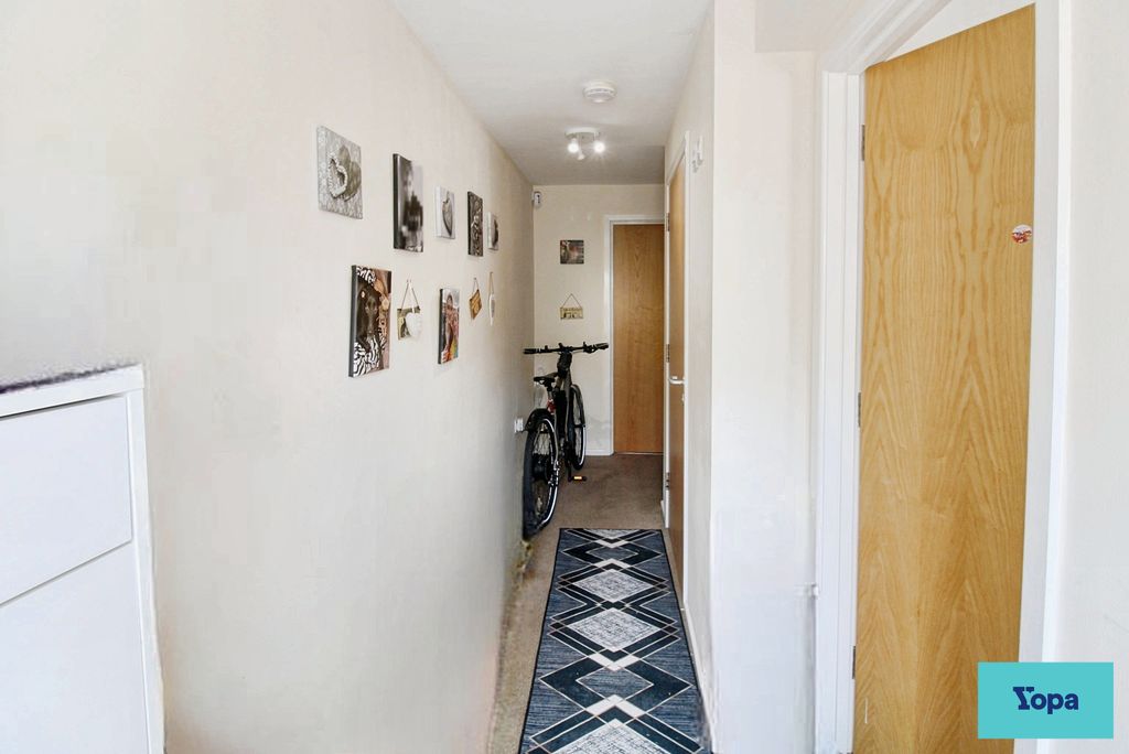 Property photo 2 of 13 Entrance Hall