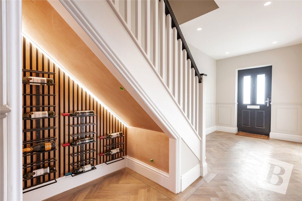 Property photo 1 of 18 Entrance Hall