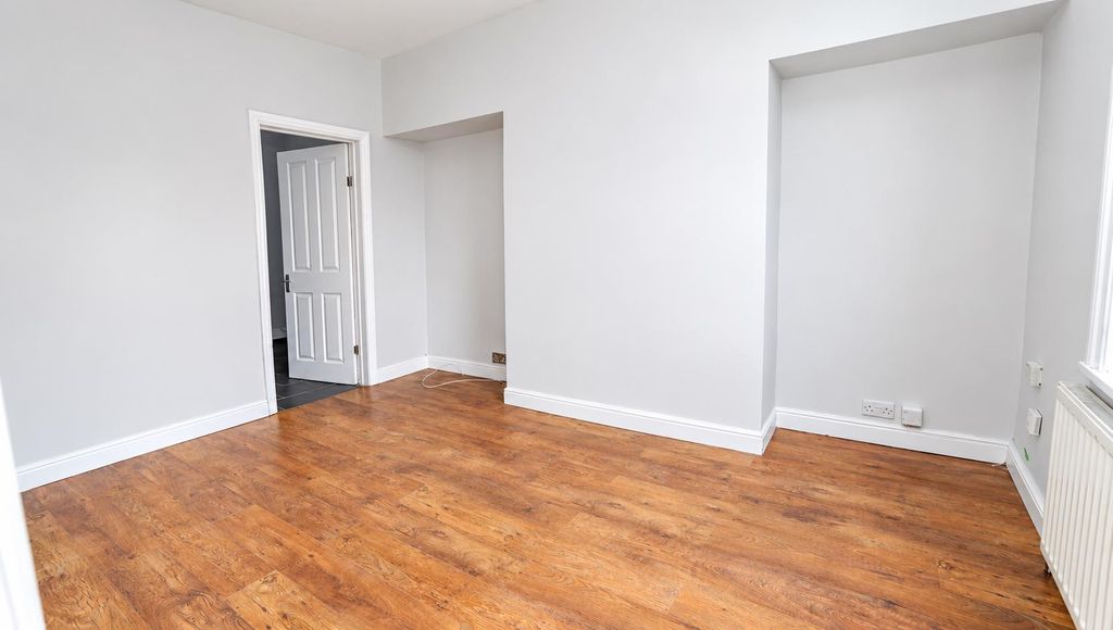 Property photo 2 of 12 Lounge.Png