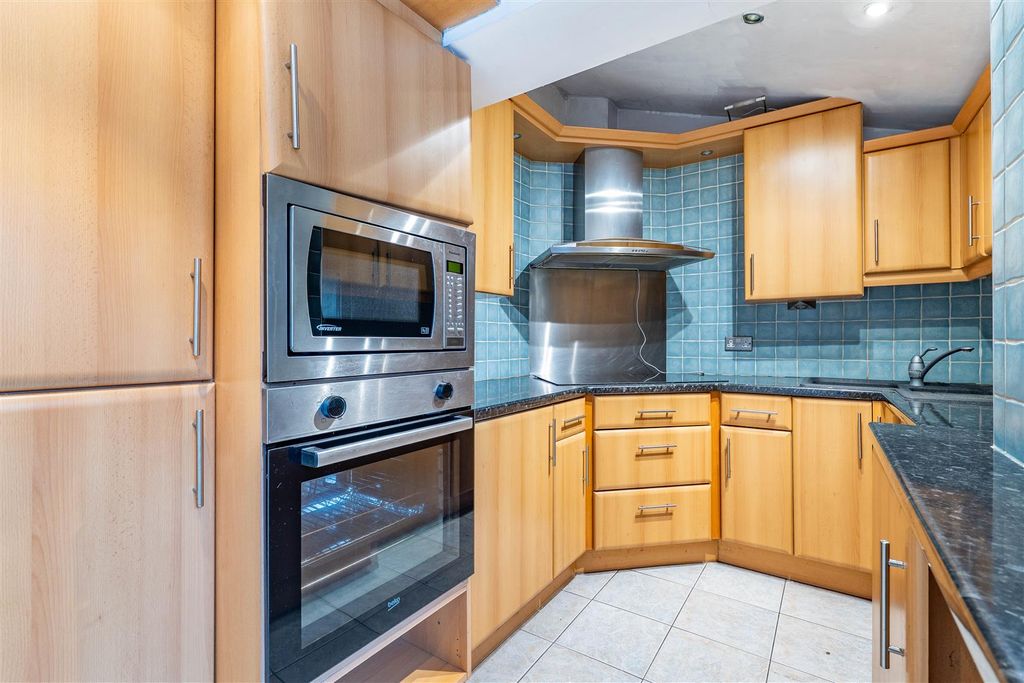 Property photo 3 of 22 Kitchen