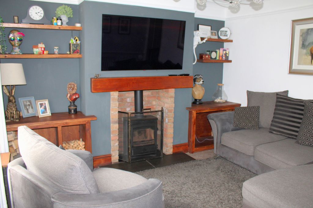 Property photo 2 of 18
