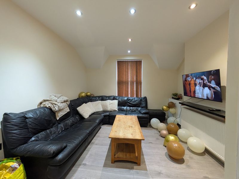 Property photo 1 of 7 Photo 8