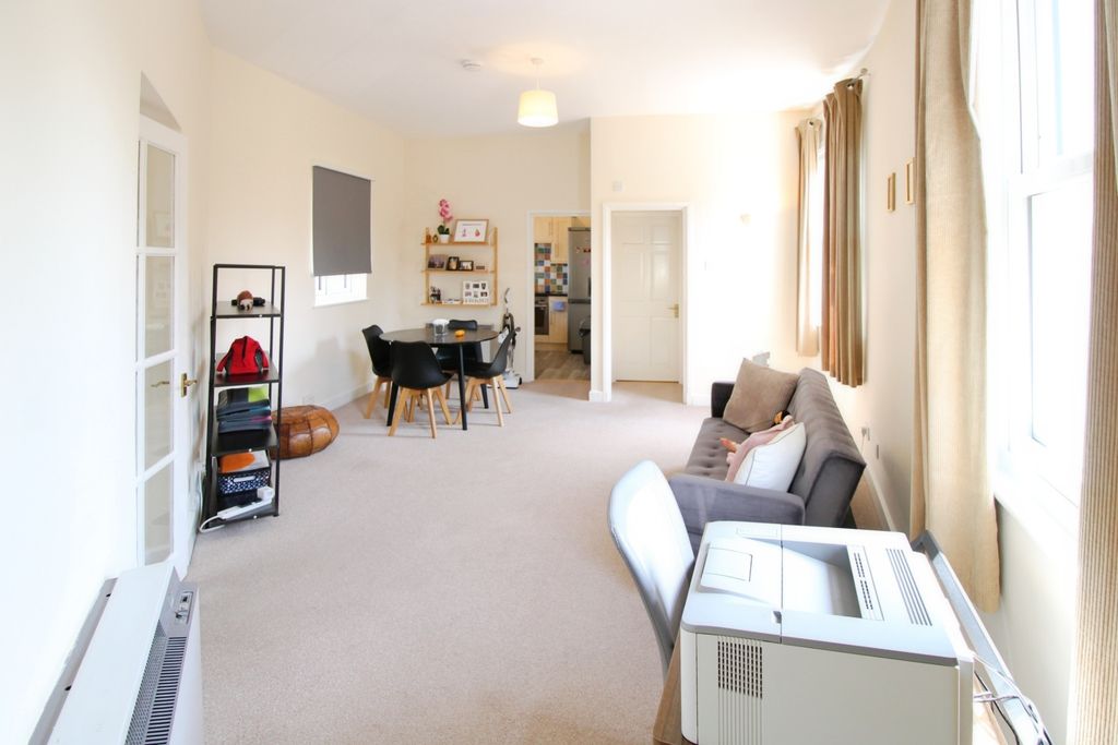 Property photo 3 of 10 Picture No. 12