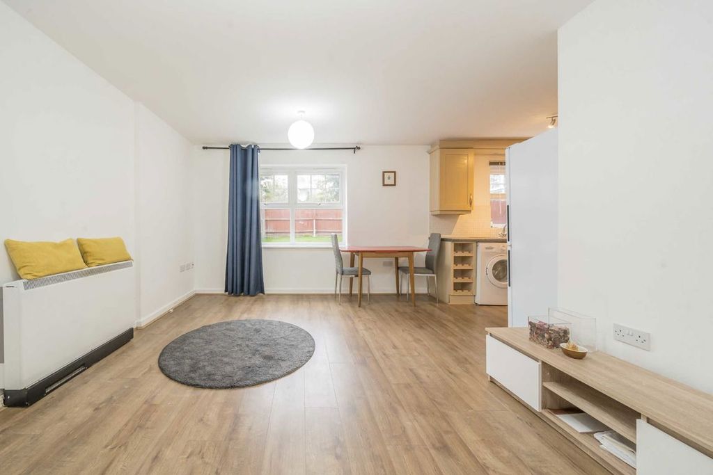 Property photo 2 of 9