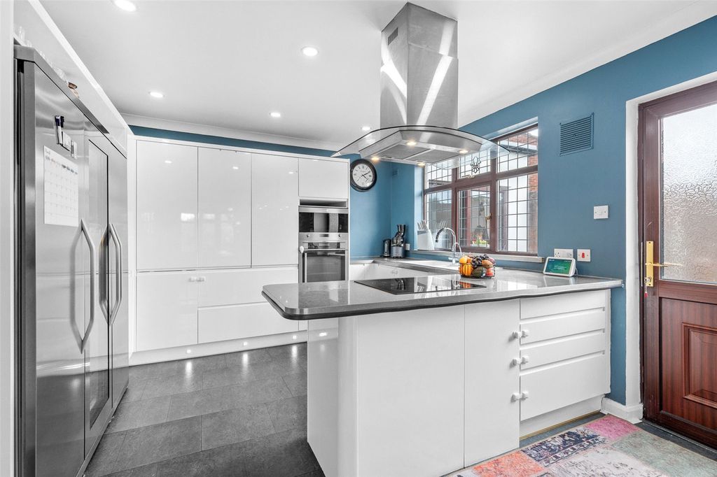 Property photo 2 of 34 Kitchen/Diner