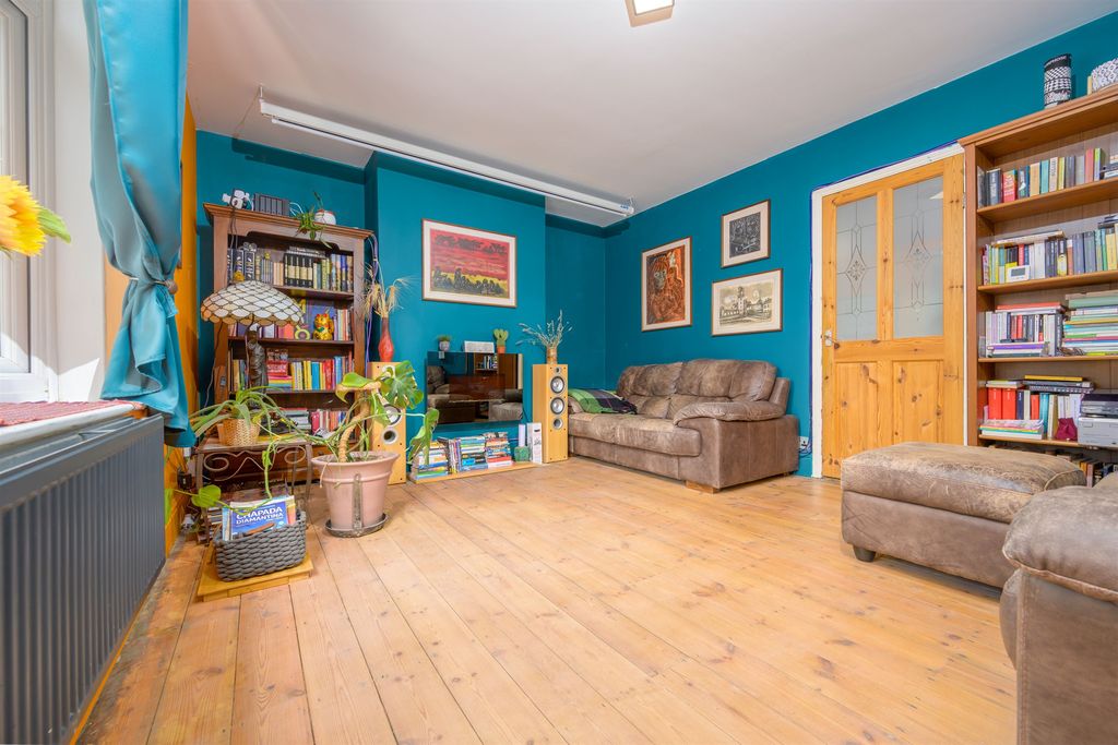 Property photo 3 of 14