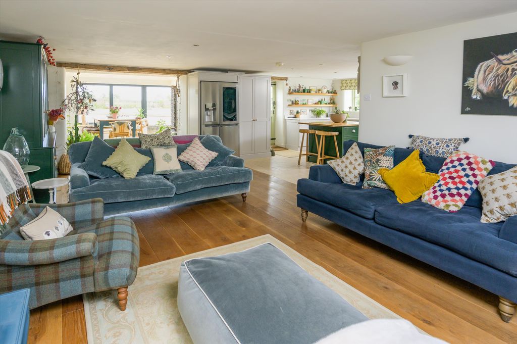 Property photo 2 of 31 Image