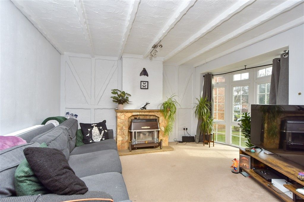 Property photo 2 of 8 Lounge