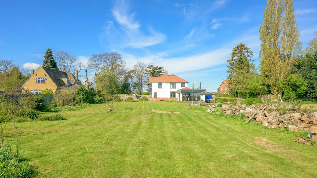 Property photo 2 of 52