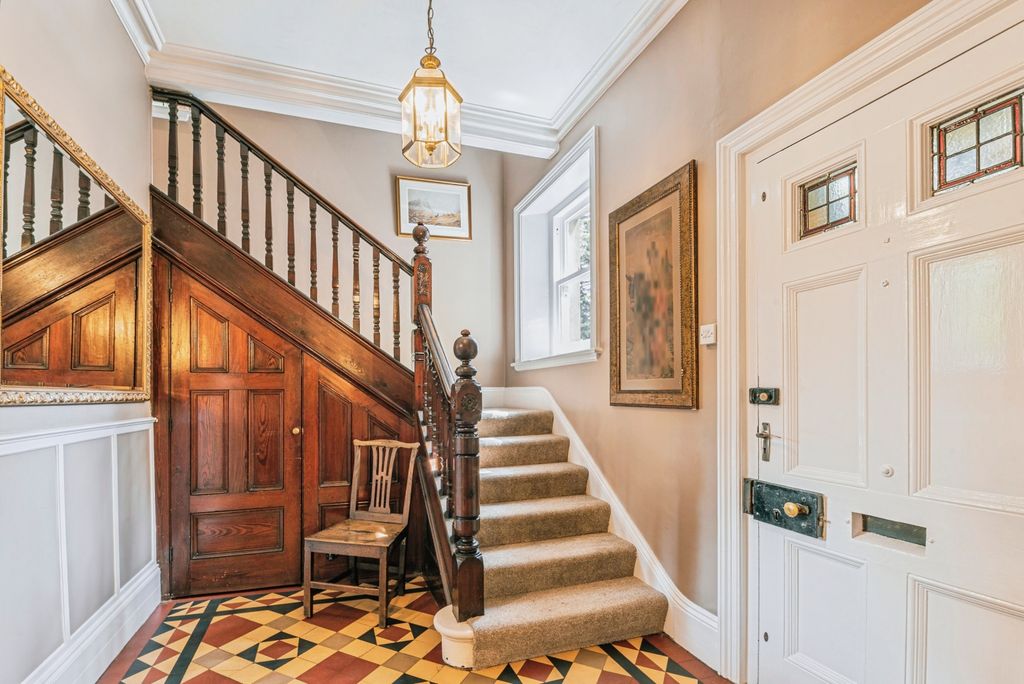 Property photo 2 of 25 Entrance Hall