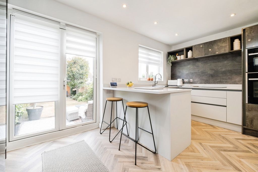 Property photo 2 of 31 Pbox-Img.Jpg