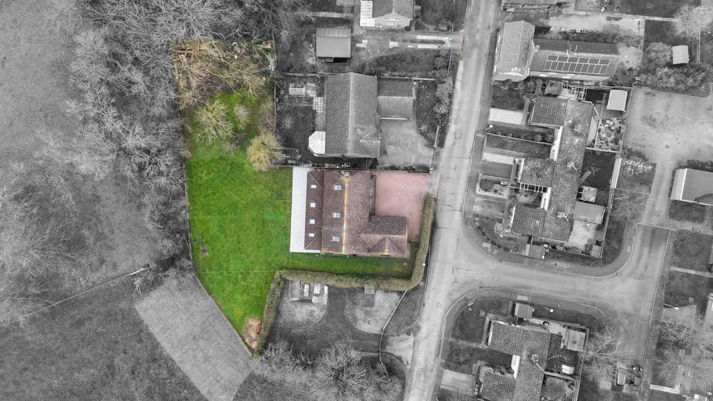 Property photo 3 of 32