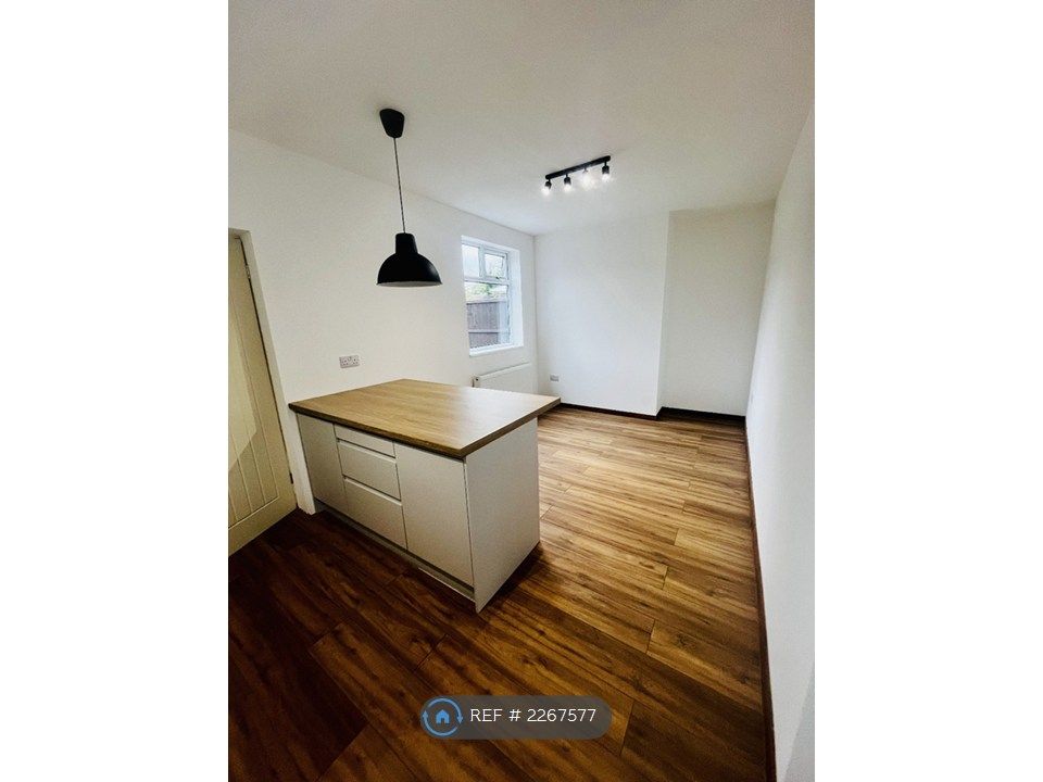 Property photo 2 of 34