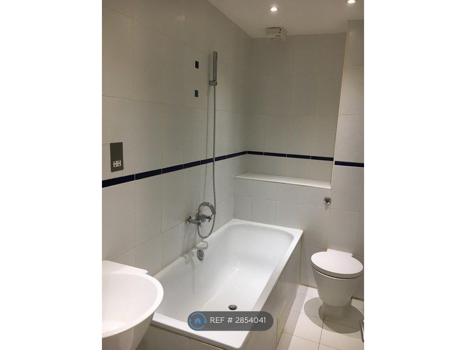 Property photo 2 of 6 Bathroom 1