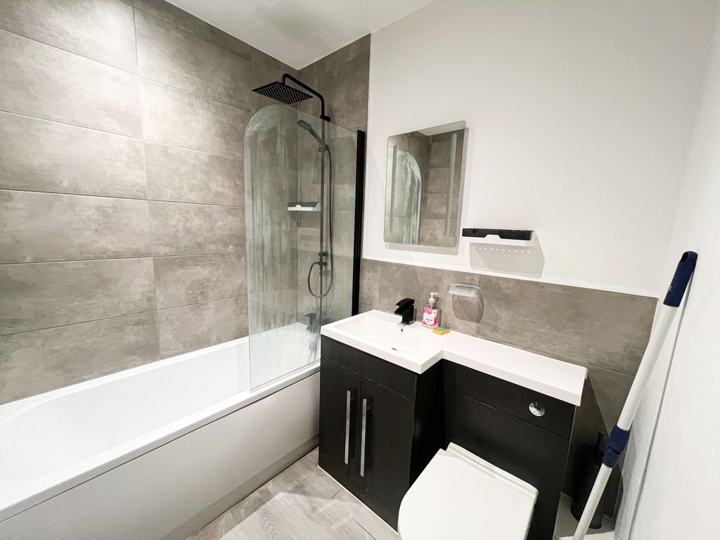 Property photo 3 of 8 Bathroom