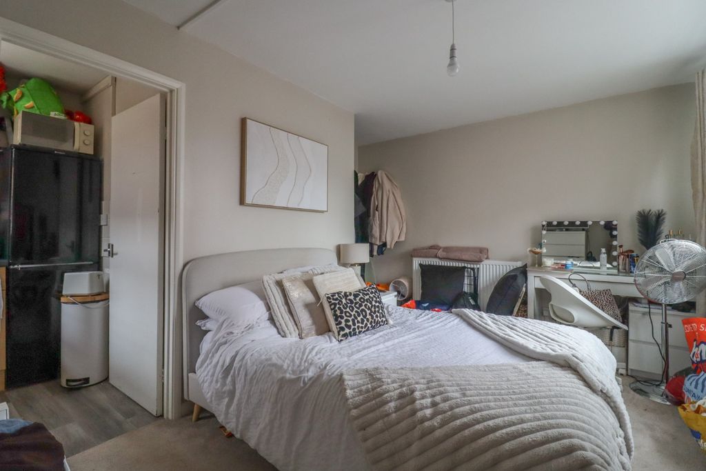 Property photo 3 of 6 4660496