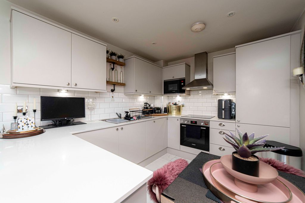 Property photo 3 of 12 Picture 3