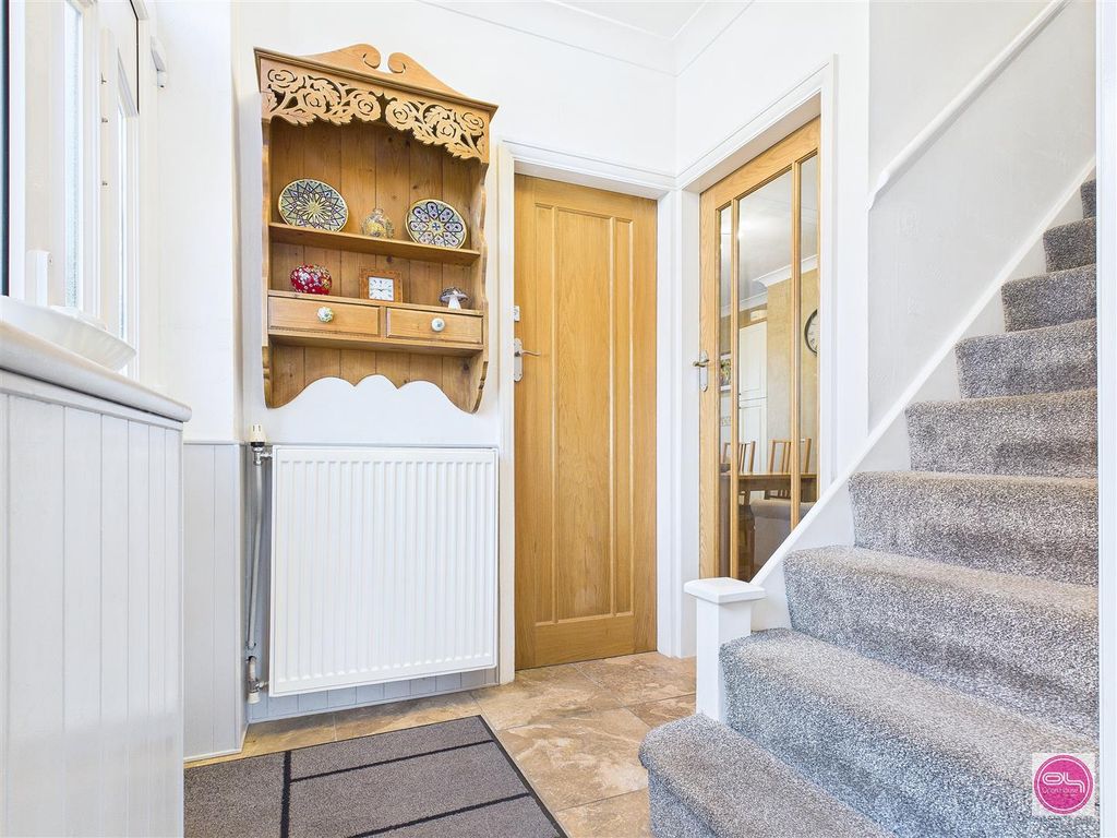 Property photo 3 of 42 Greenwood Road, Stapenhill (1).Jpg