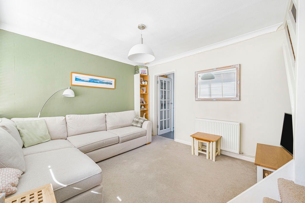 Property photo 2 of 11 Lounge