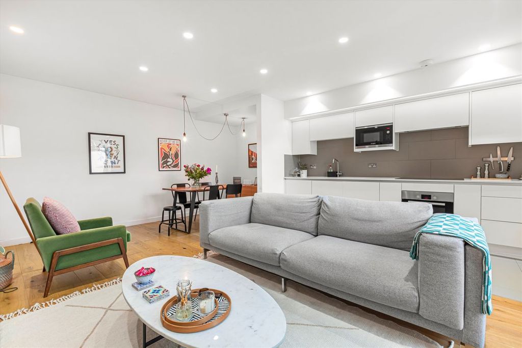 Property photo 3 of 12