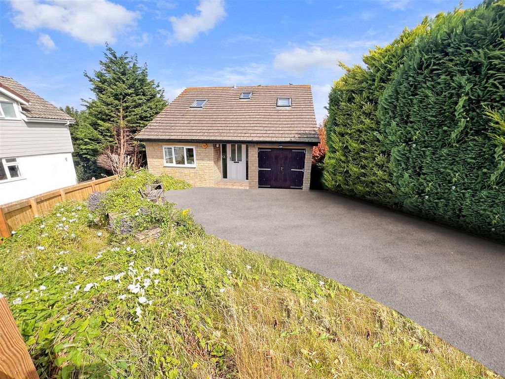 Property photo 1 of 2 Redliff Closedp.Jpg