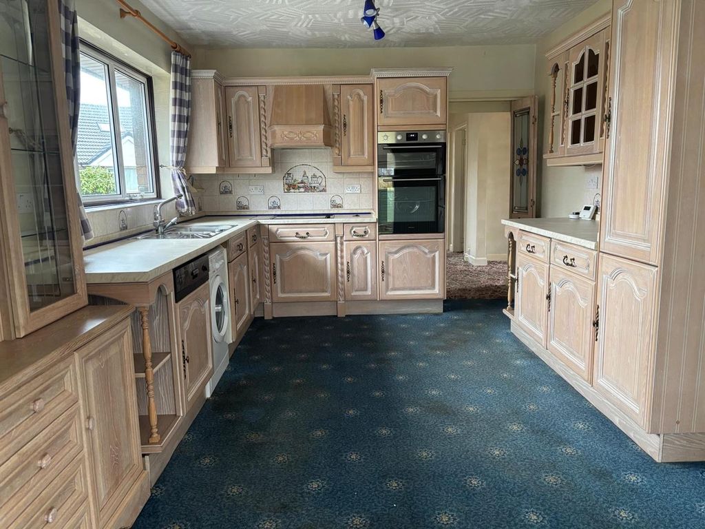 Property photo 2 of 15 Kitchen