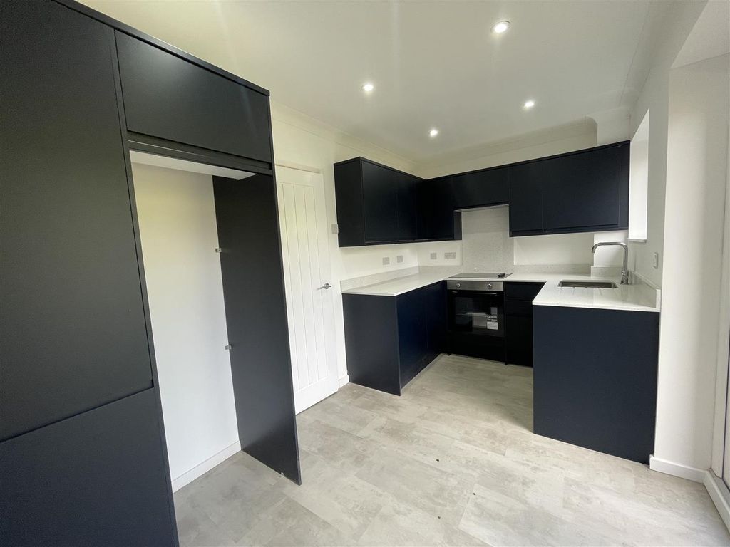 Property photo 3 of 10 Kitchen 1.Jpeg