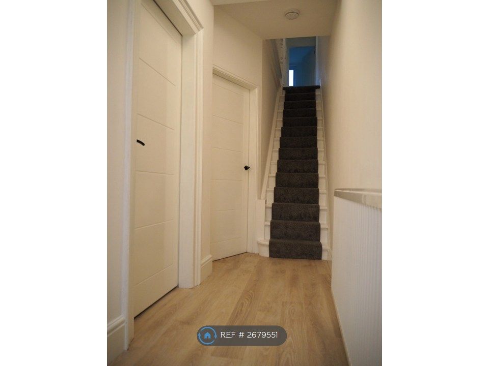 Property photo 3 of 13 Hall