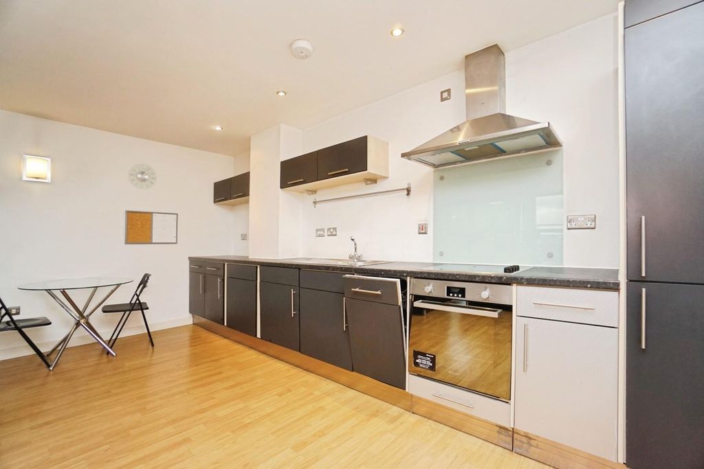 Property photo 3 of 18 Kitchen