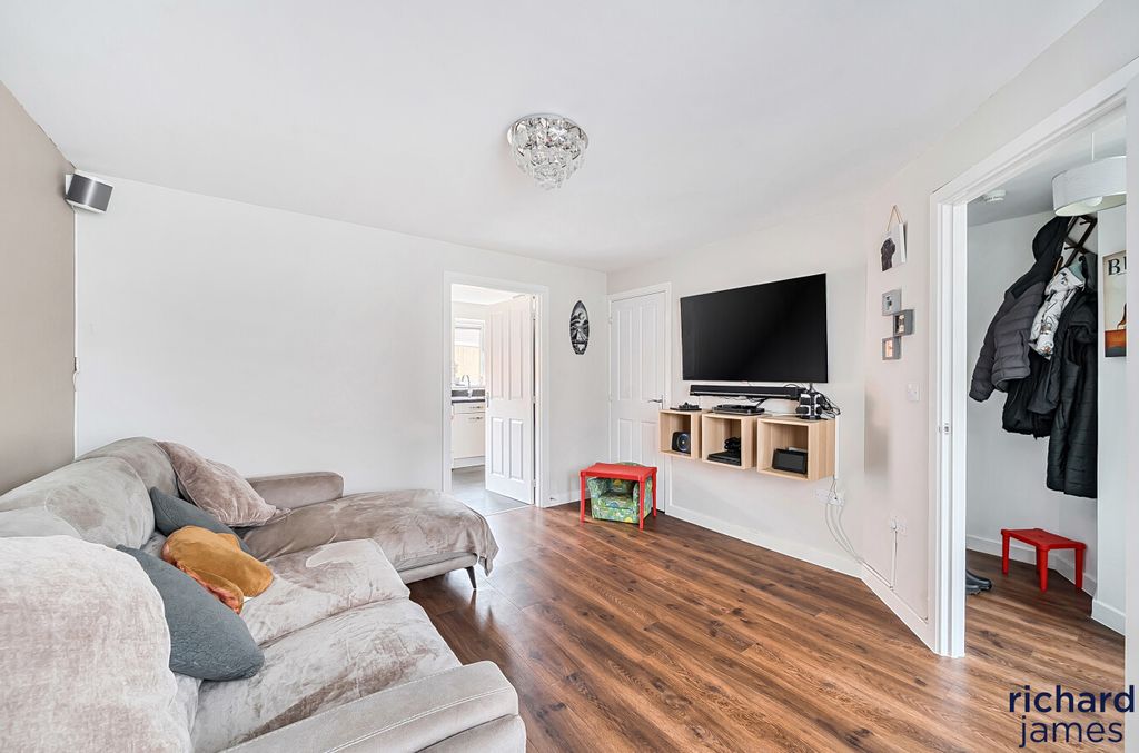 Property photo 2 of 22 A4534B34Edd14B69B33Bd5Fc8Fb29Fb1