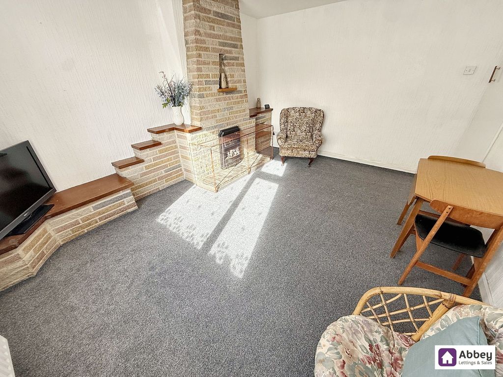 Property photo 3 of 13 Lounge
