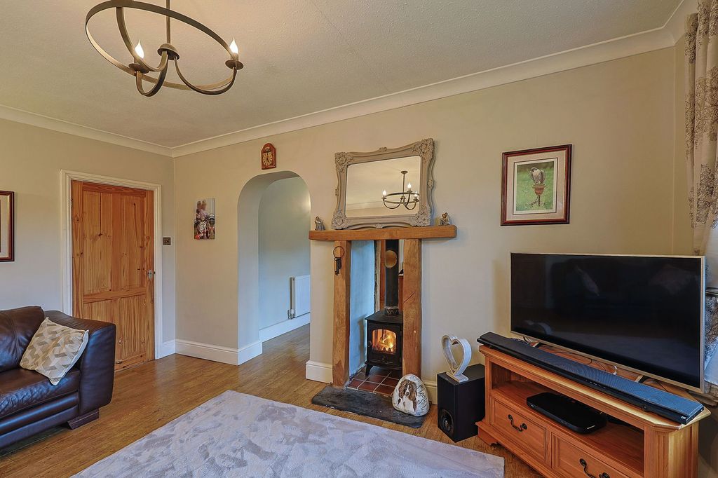 Property photo 2 of 33