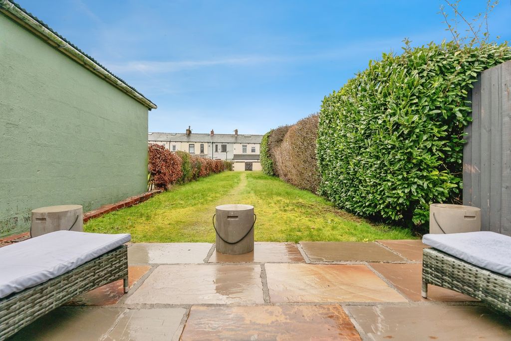 Property photo 2 of 27 Pbox-Img.Jpg