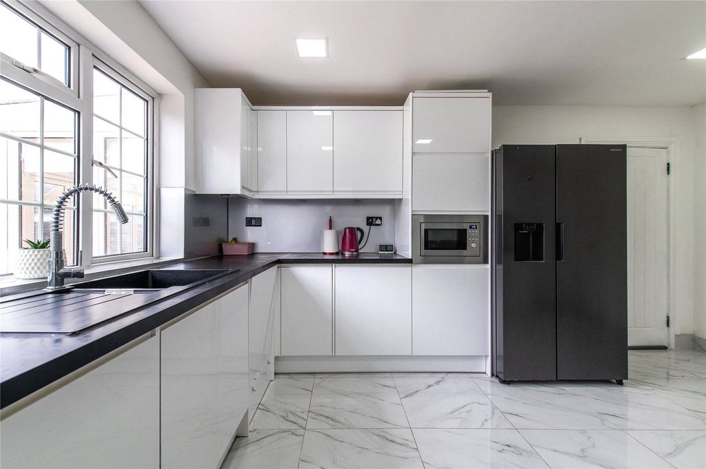 Property photo 2 of 21 Kitchen